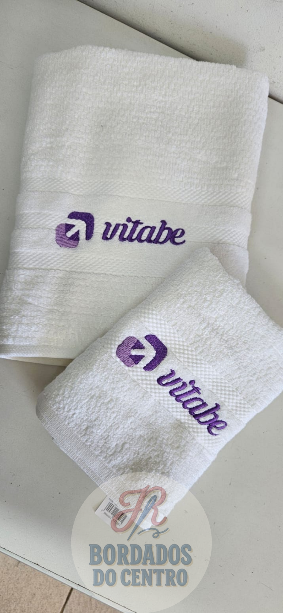 Toalha bordada personalizada com logotipo
